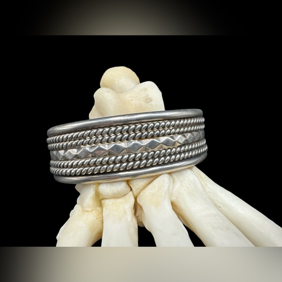 Vintage Sterling Navajo R.C Little Signed Cuff Bracelet Navajo Cuff Bracelet 39g - Picture 1 of 9